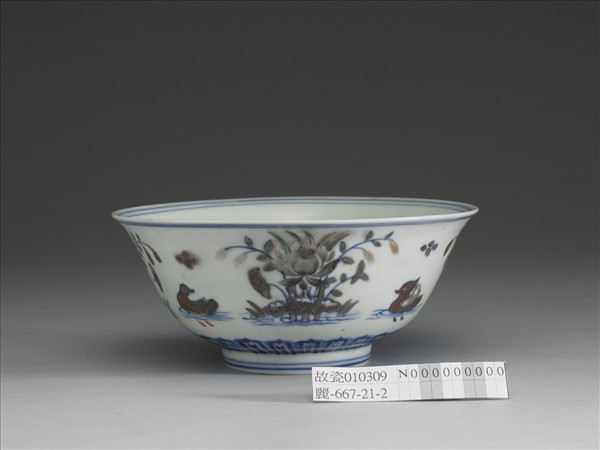 鬥彩蓮塘鴛鴦紋碗