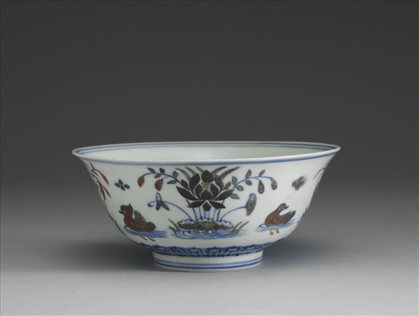 鬥彩蓮塘鴛鴦紋碗