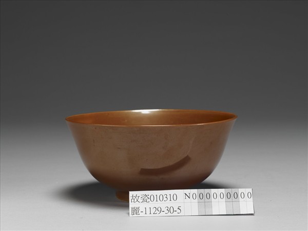 鬥彩蓮塘鴛鴦紋碗