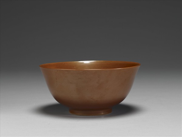 鬥彩蓮塘鴛鴦紋碗