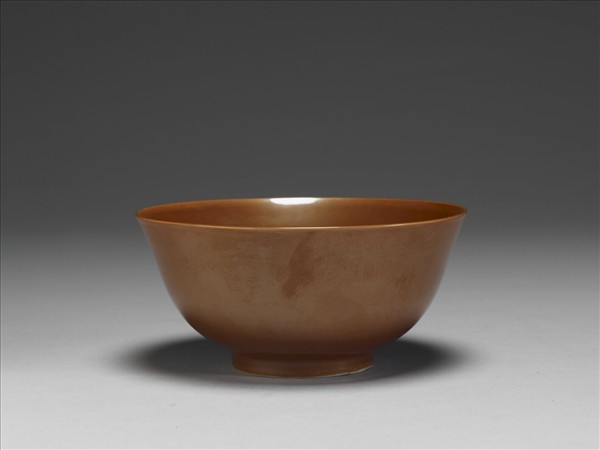 鬥彩蓮塘鴛鴦紋碗