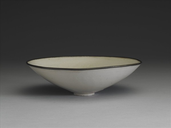 定窯 印花花卉雙鳳紋碗