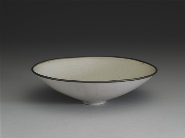 定窯 印花花卉雙鳳紋碗