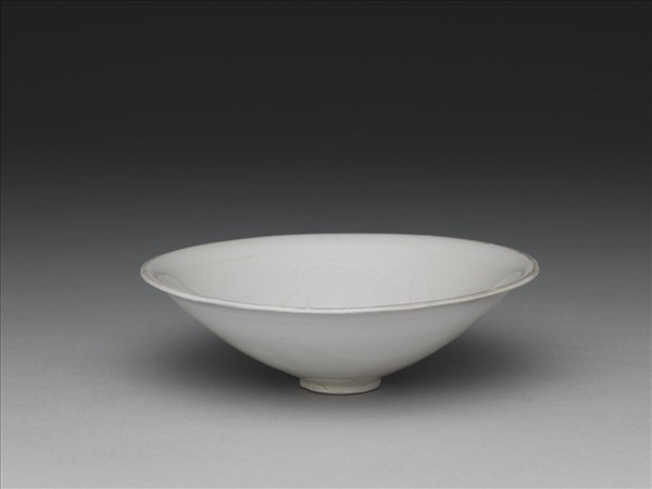 定窯 白瓷劃花萱草紋笠式盞