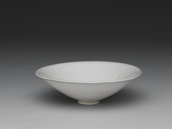 定窯 白瓷劃花萱草紋笠式盞