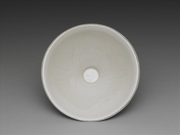定窯 白瓷劃花萱草紋笠式盞