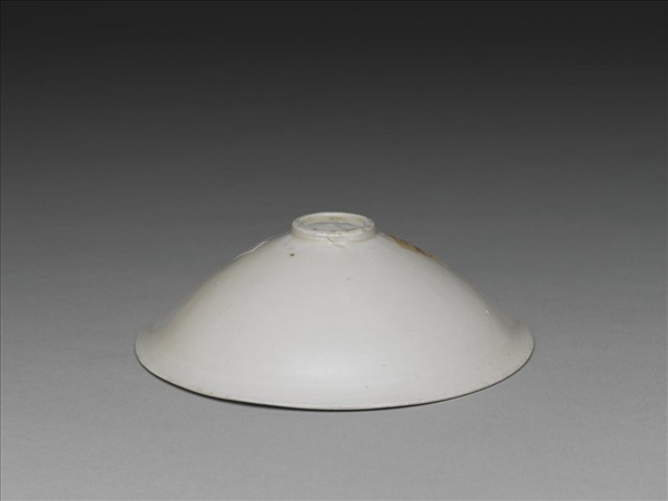 定窯 白瓷劃花萱草紋笠式盞