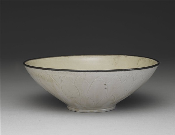 定窯 劃花蓮瓣雙魚紋碗