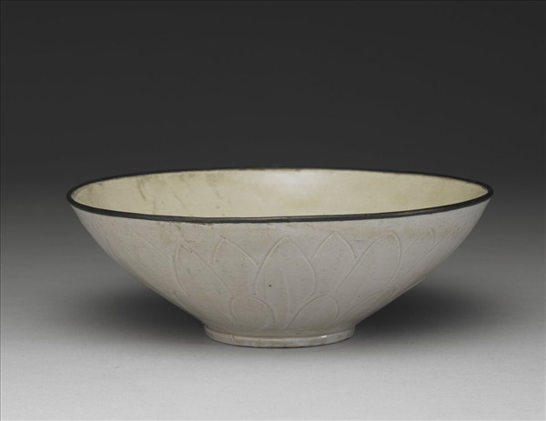 定窯 劃花蓮瓣雙魚紋碗