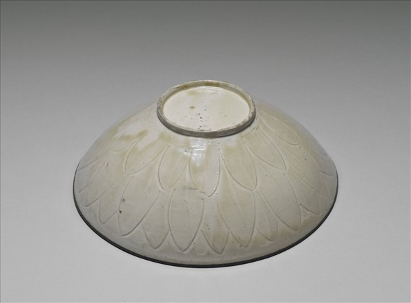 定窯 劃花蓮瓣雙魚紋碗