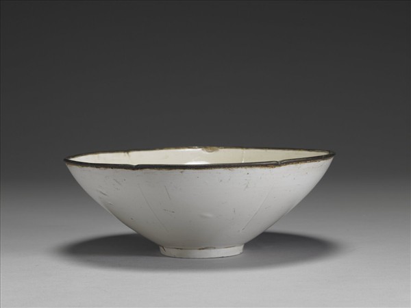 定窯 劃花蓮花紋碗