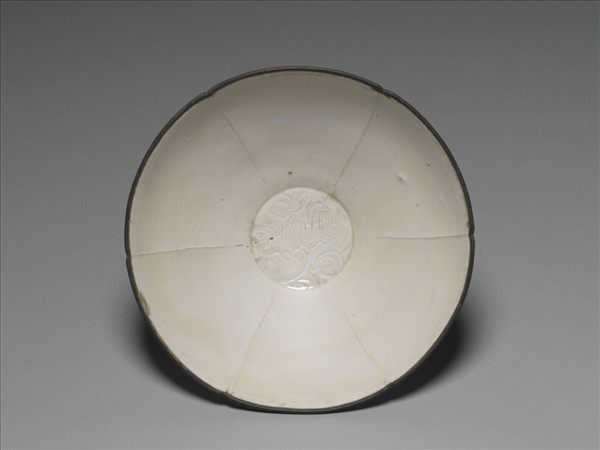 定窯 劃花蓮花紋碗