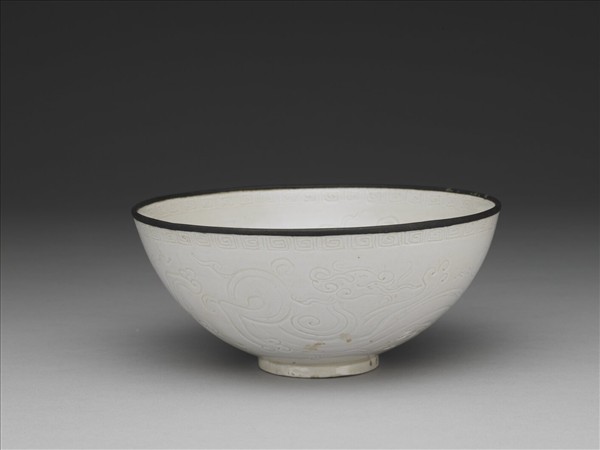 定窯 白瓷劃花五螭紋碗