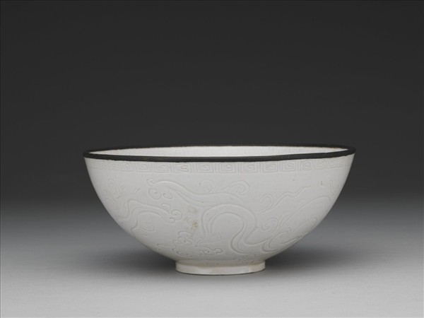 定窯 白瓷劃花五螭紋碗