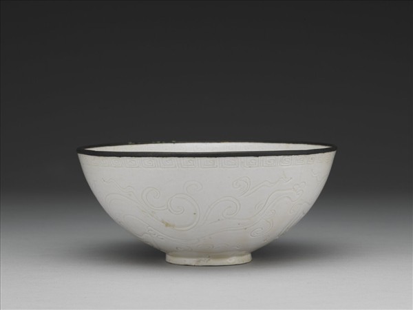 定窯 白瓷劃花五螭紋碗