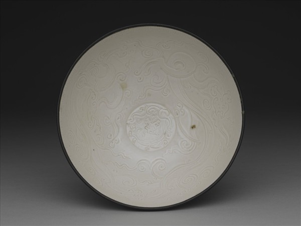定窯 白瓷劃花五螭紋碗