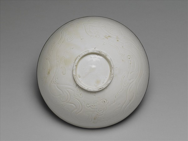 定窯 白瓷劃花五螭紋碗