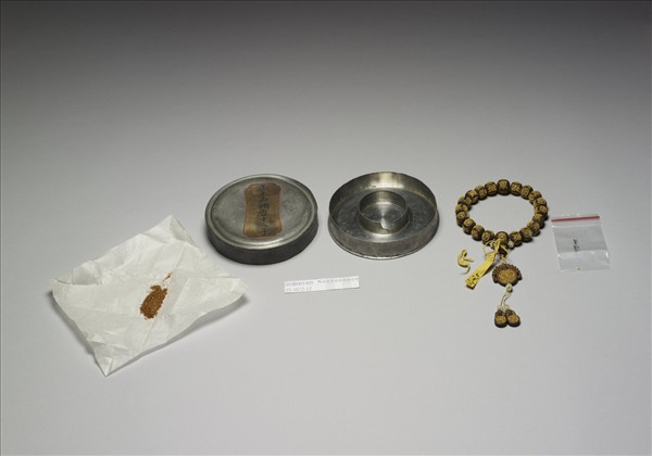 茄楠木嵌金團壽手串