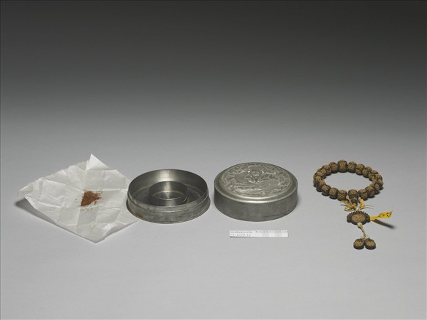 茄楠木嵌金團壽手串