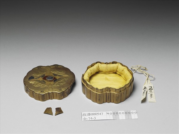 蒔繪對蝶紋漆盒