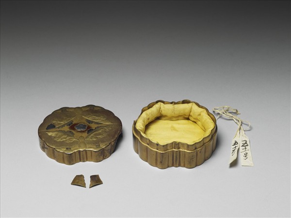 蒔繪對蝶紋漆盒