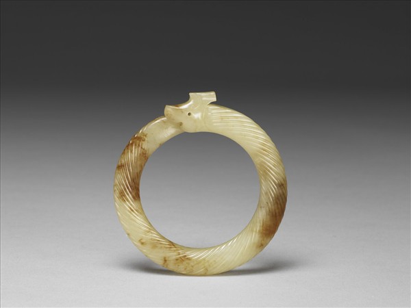 獸首扭絲紋玉環