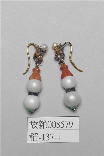 金纍絲嵌東珠龍首耳墜