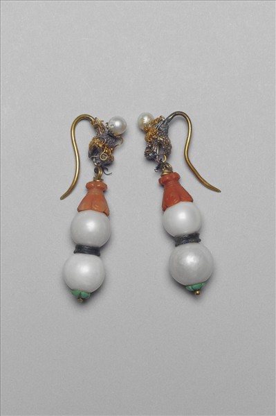 金纍絲嵌東珠龍首耳墜