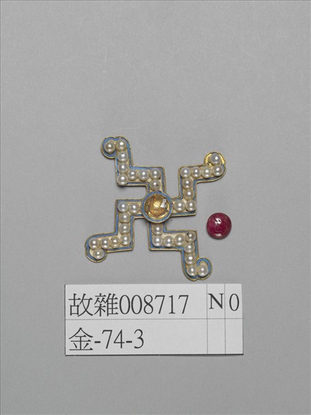 銀鍍金嵌珠寶卍字式帽正