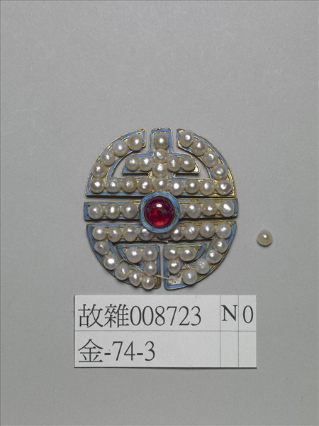 鍍金嵌珍珠團壽字式帽正