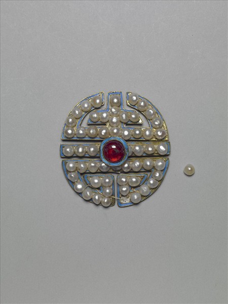 鍍金嵌珍珠團壽字式帽正