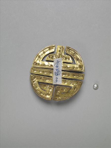 鍍金嵌珍珠團壽字式帽正