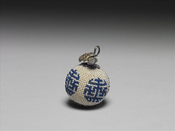 緝藍白米珠萬壽鈕子