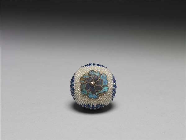 緝藍白米珠萬壽鈕子