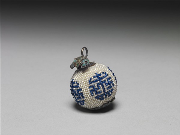 緝藍白米珠萬壽鈕子