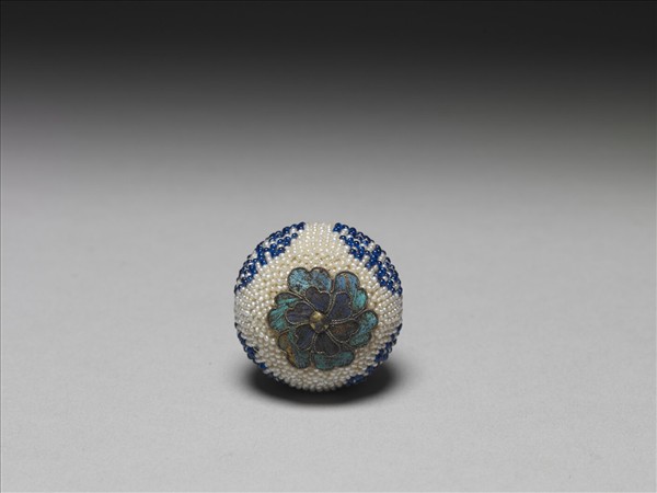 緝藍白米珠萬壽鈕子