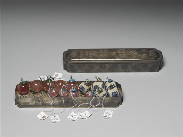 花果紋長方銀盒