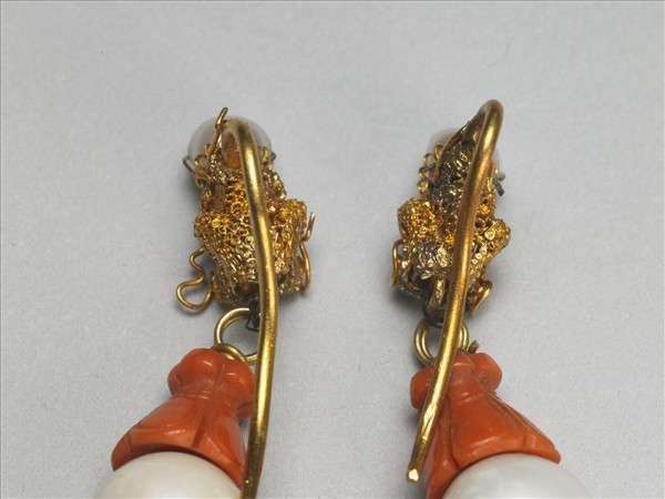 金纍絲嵌東珠龍首耳墜