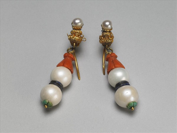 金纍絲嵌東珠龍首耳墜