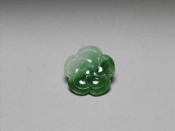 翠玉花卉鈕扣
