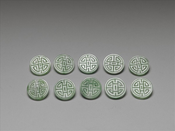 翠玉團壽紋鈕扣