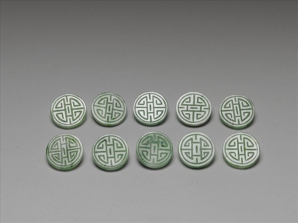 翠玉團壽紋鈕扣