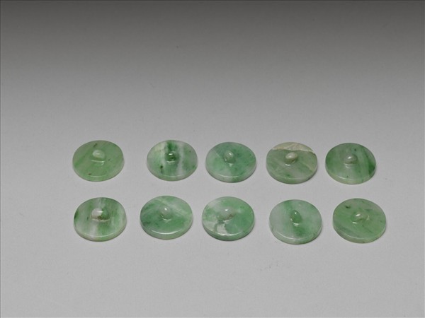 翠玉團壽紋鈕扣