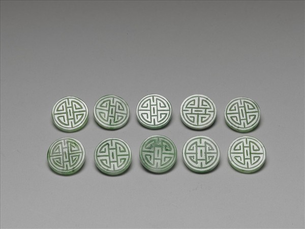 翠玉團壽紋鈕扣