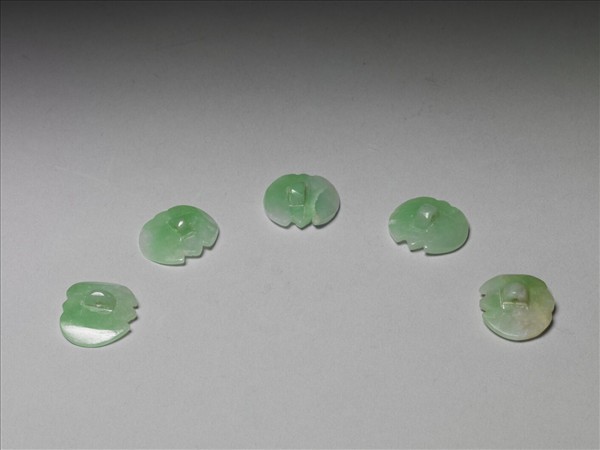 翠玉蝙蝠鈕扣