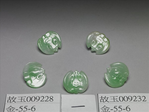 翠玉蝙蝠鈕扣