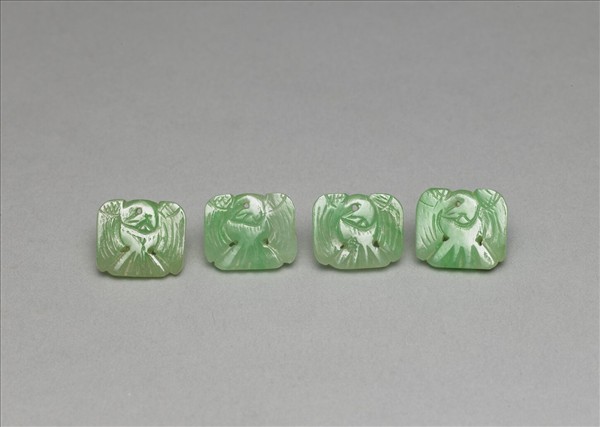 翠玉鳥形鈕扣