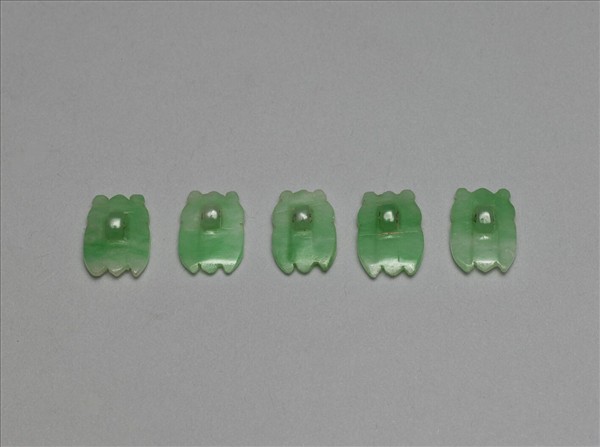 翠玉蟬形鈕扣