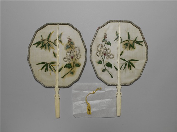 彩繡嵌寶石團扇