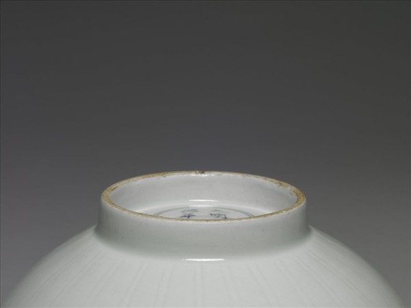 甜白釉蓮瓣紋蓮子碗